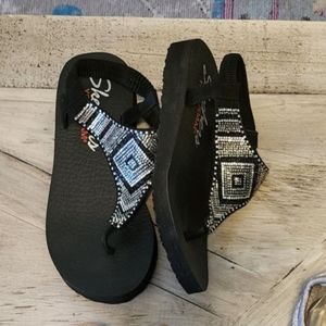 Skechers sandals with beads Size 7